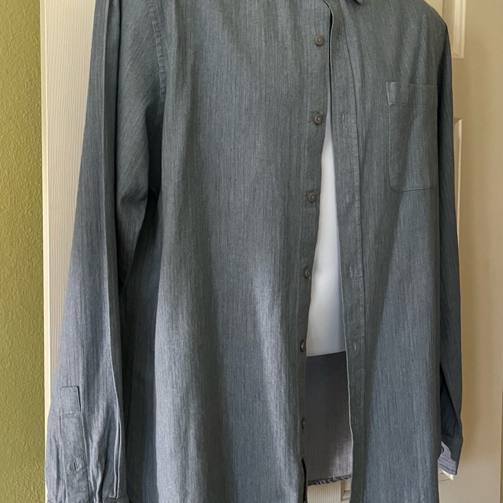 Tahari MENS Cotton Flannel Shirt..NWT